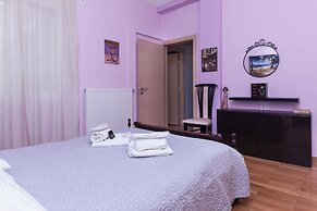 Classic Koukaki Living 2 Bd with Balcony