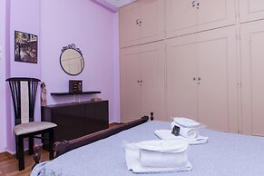 Classic Koukaki Living 2 Bd with Balcony