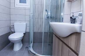 Classic Koukaki Living 2 Bd with Balcony