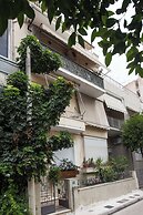 Classic Koukaki Living 2 Bd with Balcony