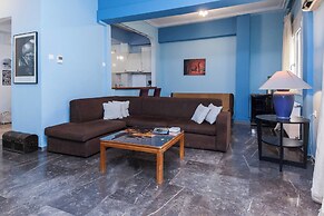 Classic Koukaki Living 2 Bd with Balcony