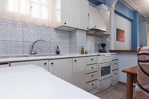 Classic Koukaki Living 2 Bd with Balcony