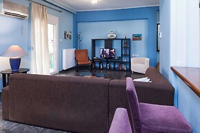 Classic Koukaki Living 2 Bd with Balcony