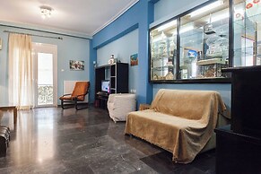 Classic Koukaki Living 2 Bd with Balcony