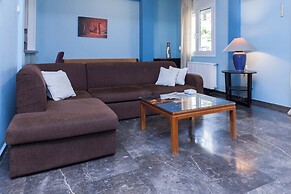 Classic Koukaki Living 2 Bd with Balcony