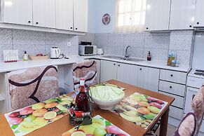 Classic Koukaki Living 2 Bd with Balcony