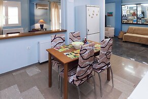 Classic Koukaki Living 2 Bd with Balcony