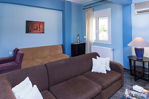 Classic Koukaki Living 2 Bd with Balcony