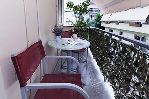 Classic Koukaki Living 2 Bd with Balcony