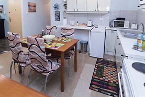 Classic Koukaki Living 2 Bd with Balcony