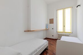 Modern Apartment with Mezzanine