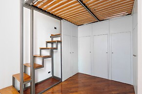 Modern Apartment with Mezzanine