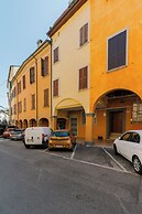 Modern Apartment with Mezzanine