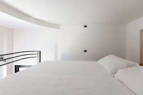 Modern Apartment with Mezzanine