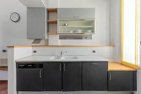 Modern Apartment with Mezzanine