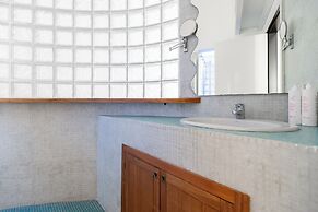 Modern Apartment with Mezzanine