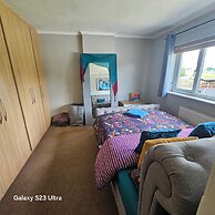 Cosy Home in Leicester