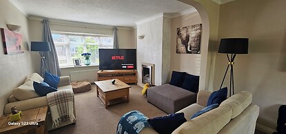 Cosy Home in Leicester