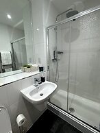 Cozy Bracknell Apartment With Modern Amenities