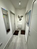 Cozy Bracknell Apartment With Modern Amenities
