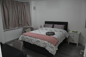 Charming Wembley Home Near Wembley Stadium