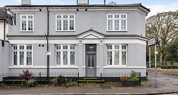 Ragan Court Apartments in Aldershot