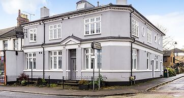 Ragan Court Apartments in Aldershot