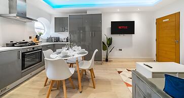 Ragan Court Apartments in Aldershot