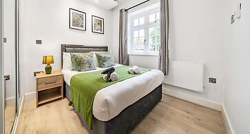 Ragan Court Apartments in Aldershot