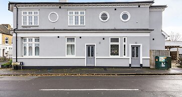 Ragan Court Apartments in Aldershot