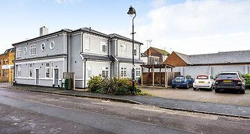 Ragan Court Apartments in Aldershot