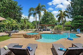 8BR Entertainers Estate w/ Pool, Games & Theater !