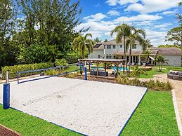 8BR Entertainers Estate w/ Pool, Games & Theater !