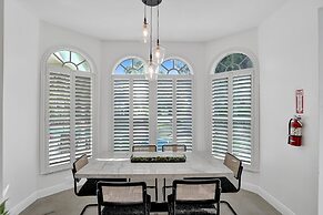 8BR Entertainers Estate w/ Pool, Games & Theater !