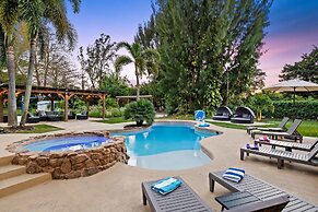 8BR Entertainers Estate w/ Pool, Games & Theater !