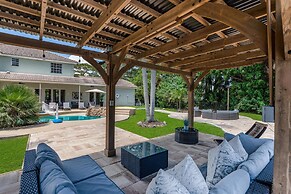 8BR Entertainers Estate w/ Pool, Games & Theater !