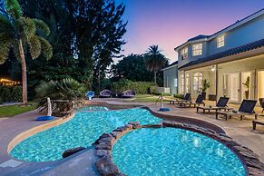 8BR Entertainers Estate w/ Pool, Games & Theater !