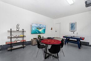 8BR Entertainers Estate w/ Pool, Games & Theater !