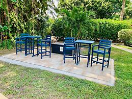 8BR Entertainers Estate w/ Pool, Games & Theater !