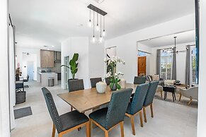 8BR Entertainers Estate w/ Pool, Games & Theater !