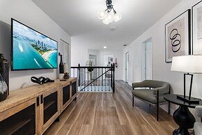 8BR Entertainers Estate w/ Pool, Games & Theater !