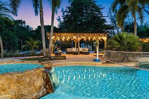 8BR Entertainers Estate w/ Pool, Games & Theater !