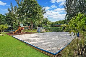 8BR Entertainers Estate w/ Pool, Games & Theater !