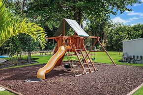 8BR Entertainers Estate w/ Pool, Games & Theater !