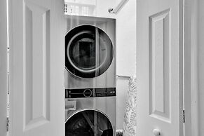 8BR Entertainers Estate w/ Pool, Games & Theater !