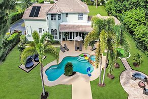 8BR Entertainers Estate w/ Pool, Games & Theater !