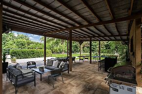 8BR Entertainers Estate w/ Pool, Games & Theater !