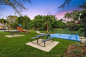 8BR Entertainers Estate w/ Pool, Games & Theater !