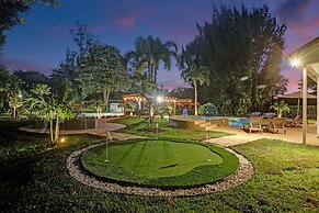 8BR Entertainers Estate w/ Pool, Games & Theater !