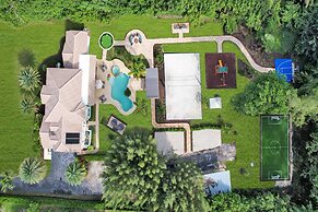 8BR Entertainers Estate w/ Pool, Games & Theater !